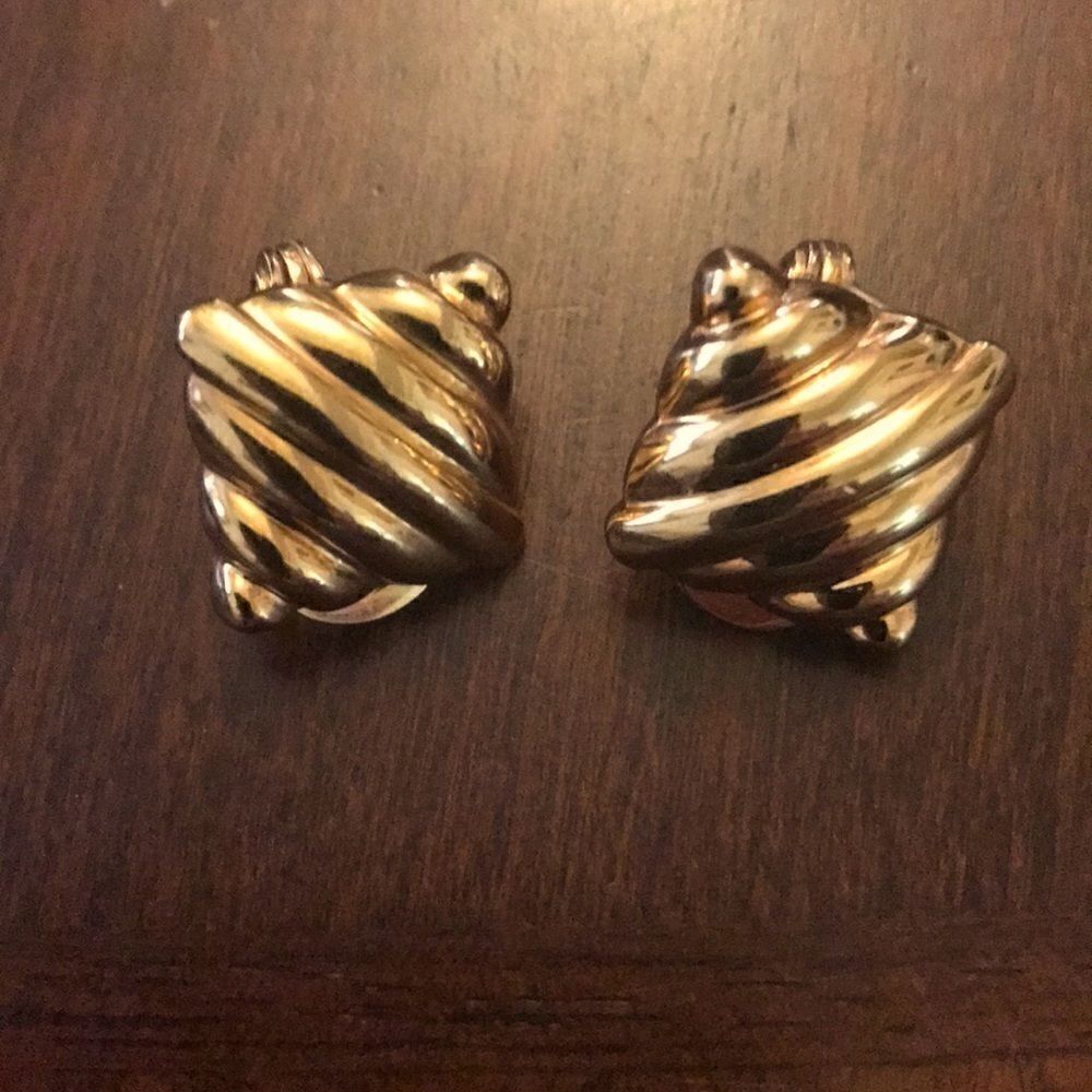 Vintage unmarked diamond shaped clip earrings
